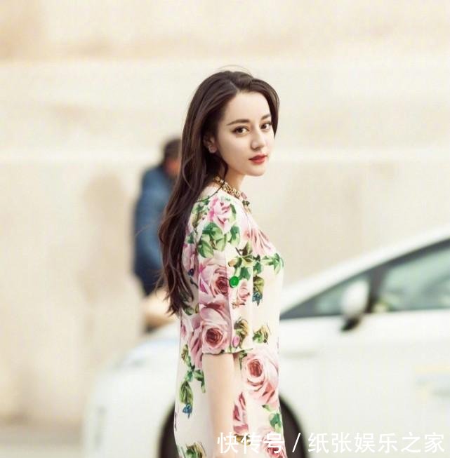 迪丽热巴这身材绝了! 碎花裙穿出风情万种, 连杨幂都要甘拜下风了