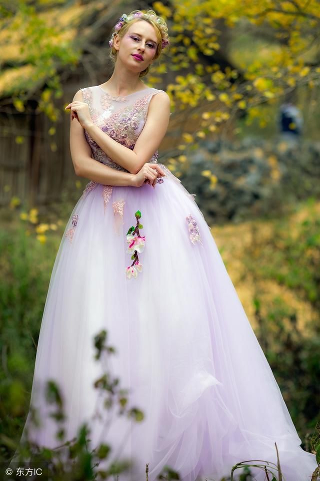 听说，喜欢穿连衣裙的女生，不但外貌美丽，穿上身更有味道哦