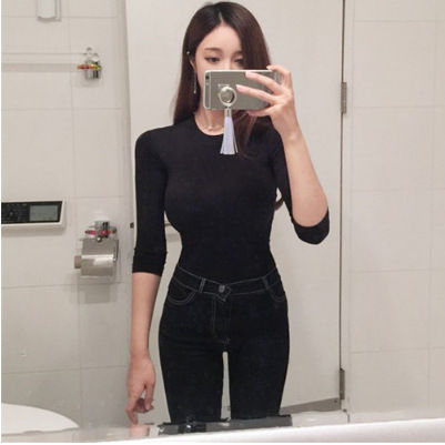 女人太丰满不好吗?看看下图的女人,性感女人味,回头率飙升