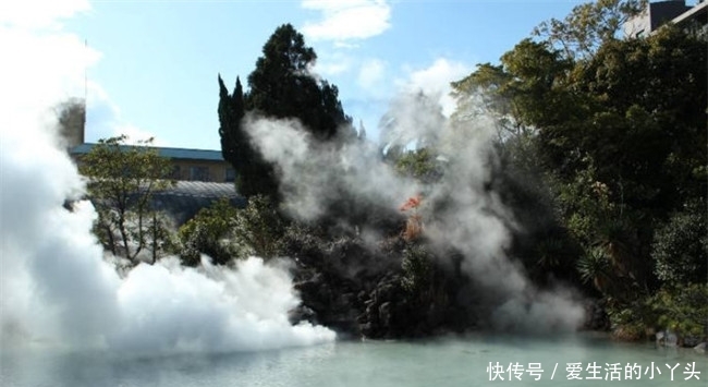 全球十大奇特的自然景观，五色河呈现五种色彩，看起来非常的梦幻