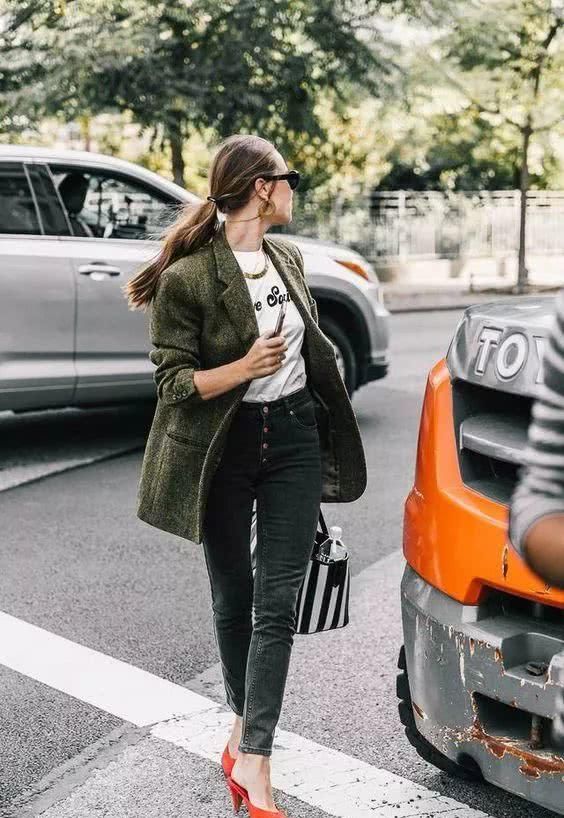  [适合]是时候穿西装＋T恤了，让你美爆整个春天！