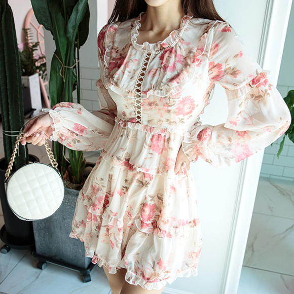 女神孙允珠，鸢红斛叶法兰西花亭层叠洋裙