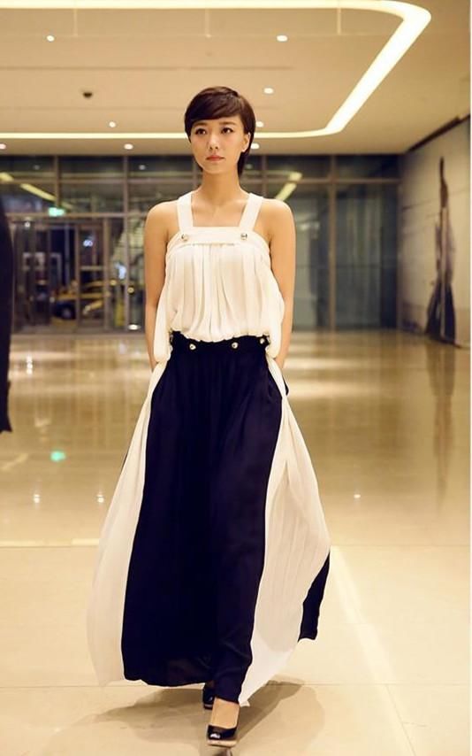 王珞丹解锁抹胸装的新穿法，就算没身材你都可以很出彩！