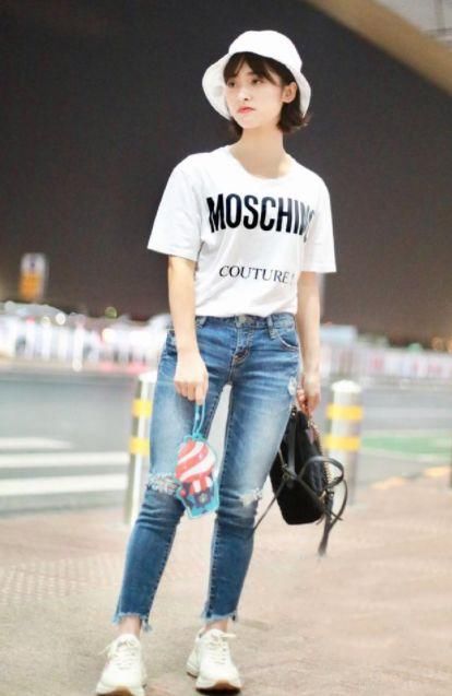 沈月机场终于穿高跟鞋，又瘦又美，总算相信她身高160cm体重90斤