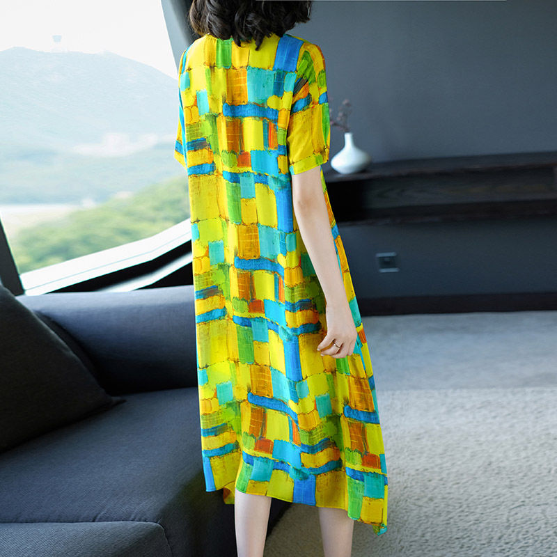 这条雪纺连衣裙真好看，老公看得都移不开眼了，很适合70后女人