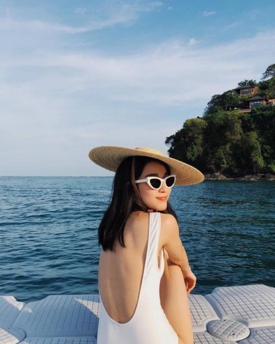 说到泳池时尚，还要看泰国小姐姐