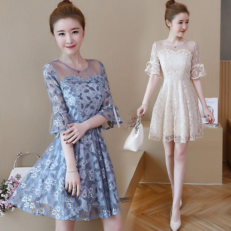 系带连衣裙洋气又减龄，蕾丝材质高档又性感，配高跟鞋显高显气质