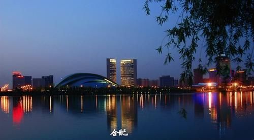  经济@我国4个不南不北的省，其中1省经济位居全国前三，1省人口