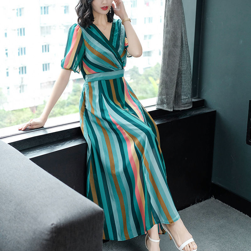 我的天啊!47岁的老婆真敢穿，时尚连衣裙，款款显瘦显嫩美