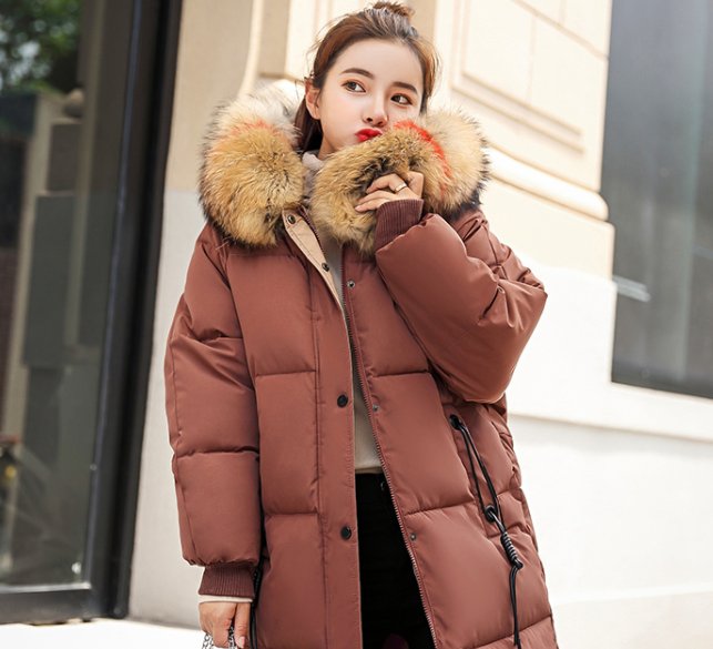 冬季还买死贵的皮草?今年流行穿羽绒服,保暖又洋气