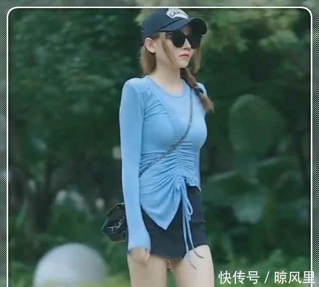 【行走】街拍:小姐姐腿长一米八,远远看去就是行走的“竹签”