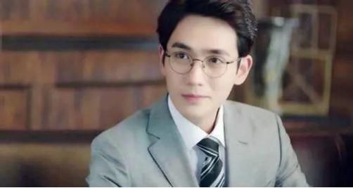 baby假吃被抓包？毛晓彤被亲爸勒索5000万？朱一龙遭私生饭围攻？