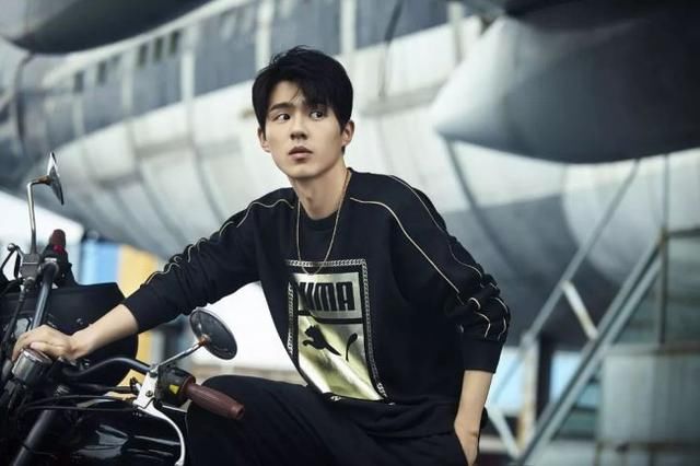 今年最嘻哈的球鞋来了！不仅火了 50 年，还是说唱大佬的最爱！