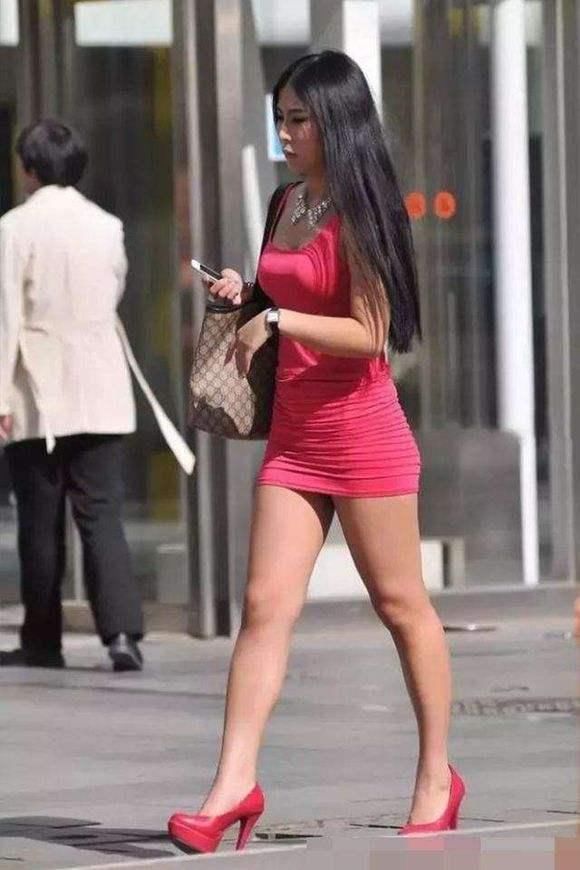 街拍：身姿曼妙靓丽可人的小姐姐，气质优雅看着很有女神气质！
