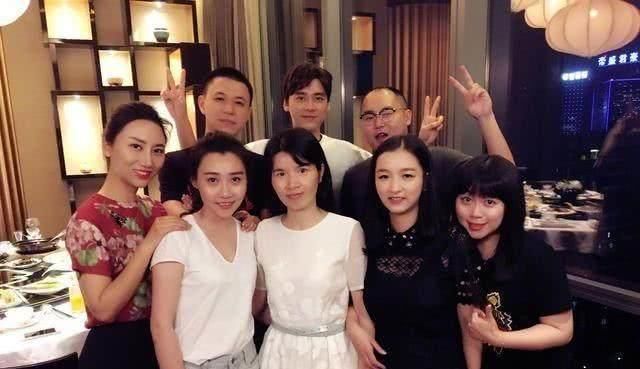  [何润东]明星聚会照，秦牛正威吴磊晒合照，何润东全班都年轻冻龄