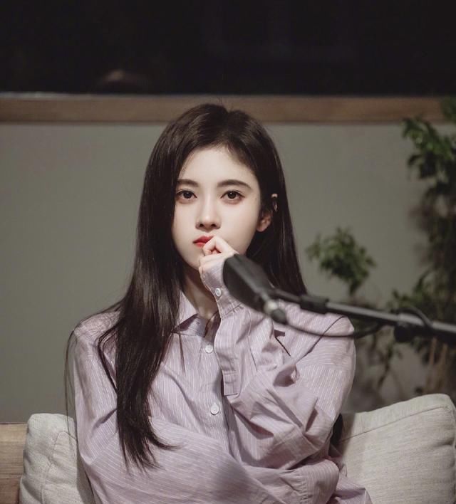 美女@有一种港风美女叫鞠婧祎!跟着她学穿搭,你也可以这么美!