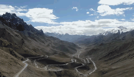 壮观！新藏线上的军车车队