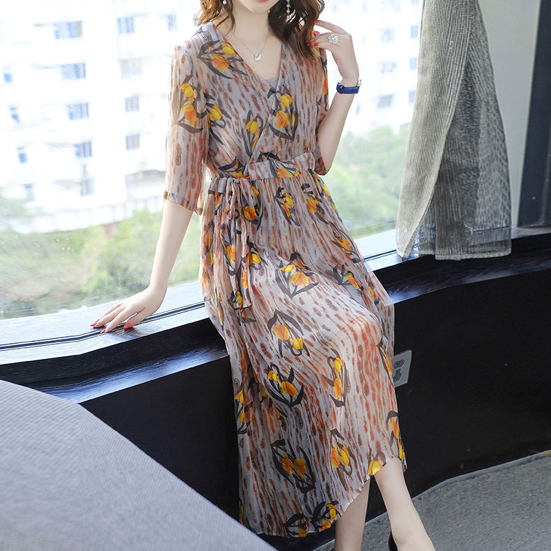 女人过140斤真别穿裤子，太土，学下面女穿，时髦显嫩身材迷人