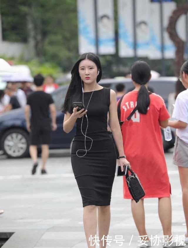  [增添]清新唯美的连衣裙漂亮大气，也为你增添一丝时尚的灵动
