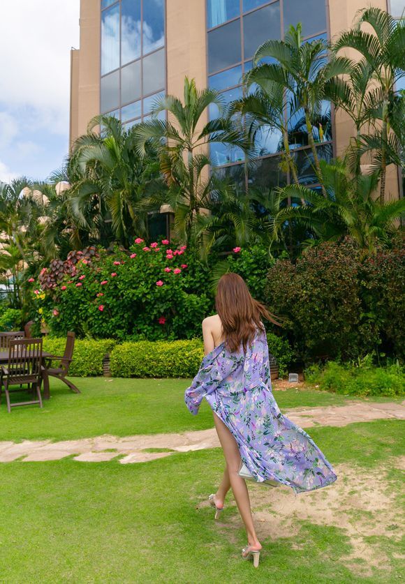 女神孙允珠，椰林浅海清甜蜜瓜薄荷比基尼