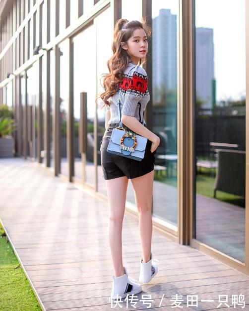 她12岁开4场独奏会，13岁考入世界顶尖学校，阳光有朝气！