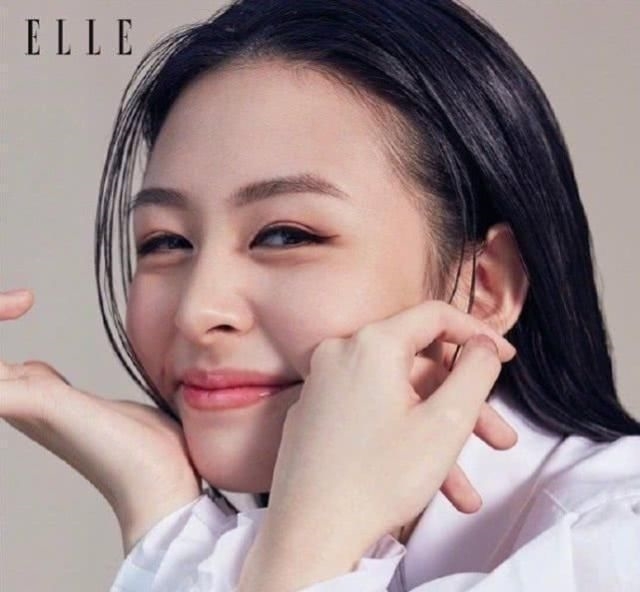 『杂志』邱淑贞大女儿沈月杂志封面大片曝光,颜值颇高,遗传妈妈的好基因