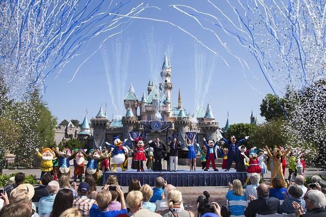 旅游十条｜阿姆斯特丹第一位女市长要拿红灯区开刀