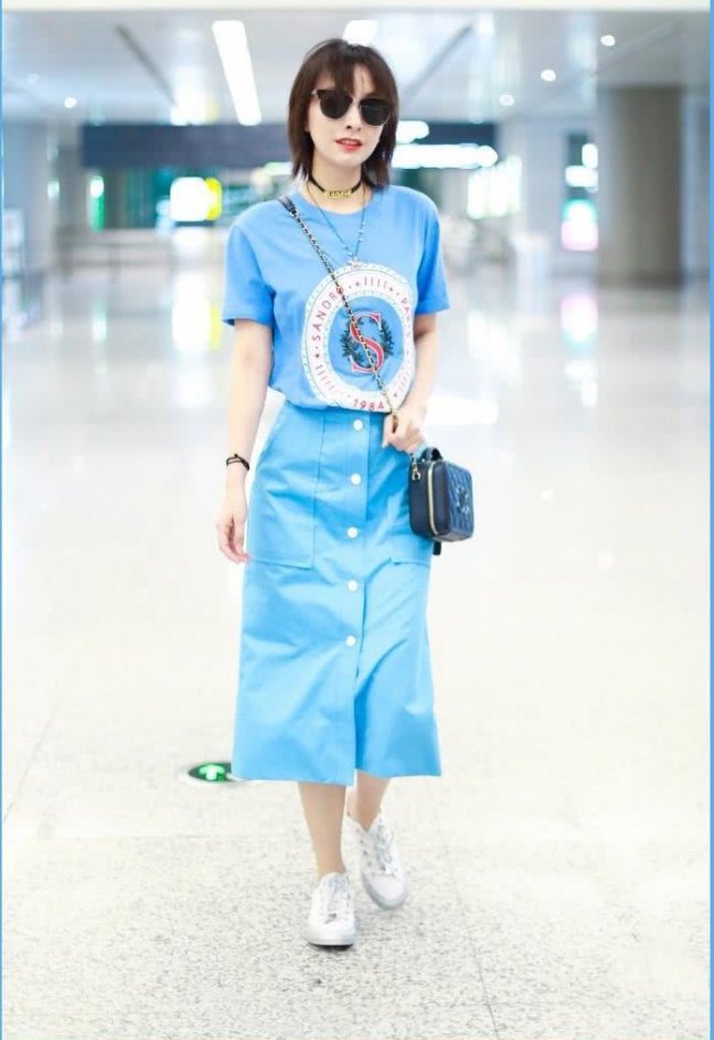 吴昕厉害!160穿半身裙不输165刘诗诗，网友:头次发现你腿那么长