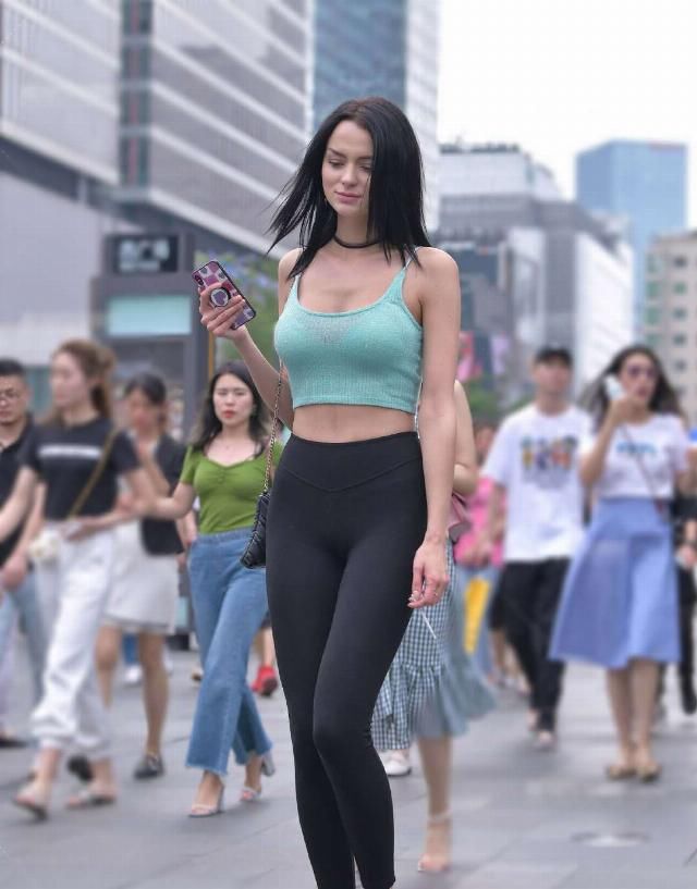  西装外套：7套春天的时髦穿衣搭配示范性，任凭你随意效仿，都能轻轻松松穿出时髦感