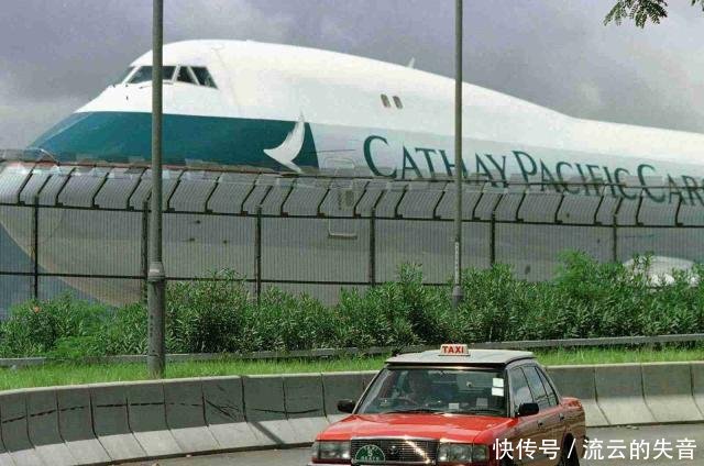 近日，一架客机被拒入境，眼见民航局动真格了，国泰航空果断低头