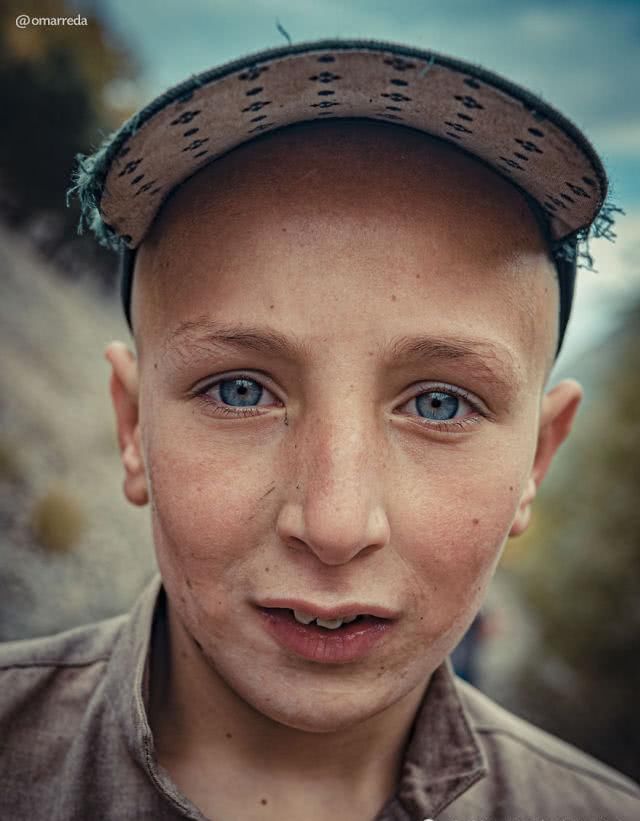 他们是亚历山大东征军后裔，隐居山谷男耕女织，过着与世隔绝生活