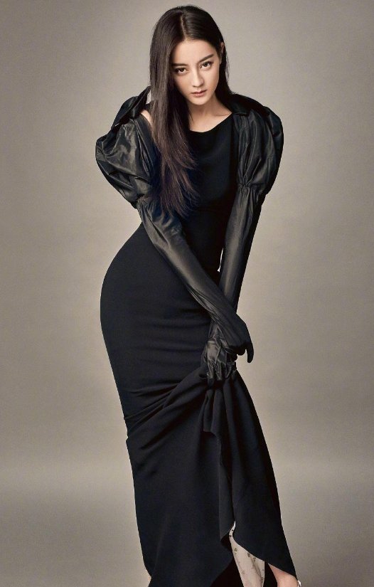 迪丽热巴最性感的身材照,图1韵味十足,图5看了让人着迷!