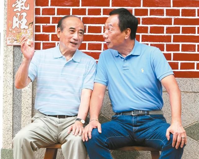 挺郭台铭，拼百万连署！拱王金平，首波10万份！