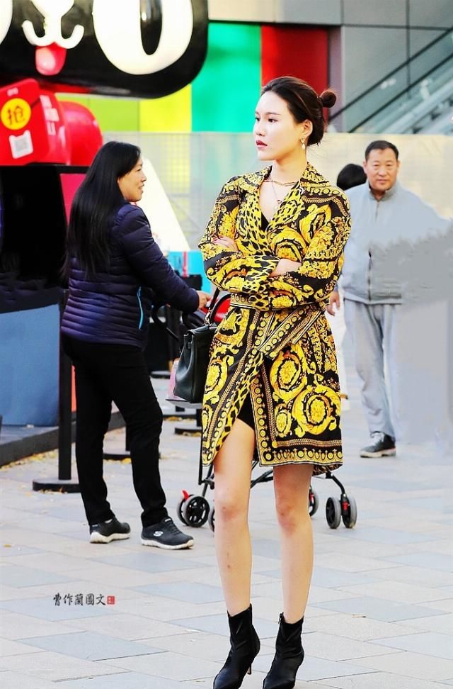  [赞大]街拍：穿出超赞大长腿的短靴美女