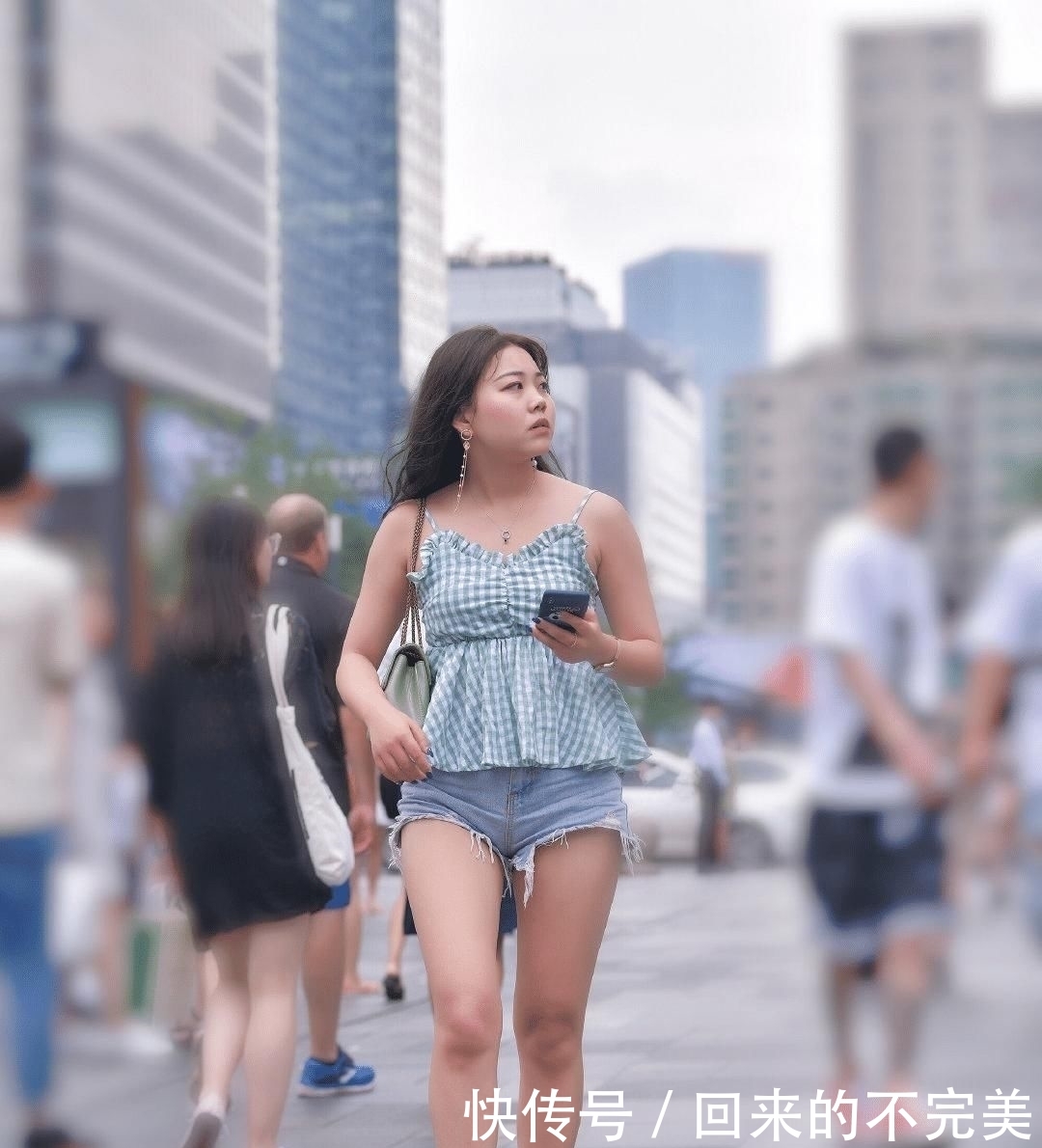  [增加了女]微胖身材也要穿出时髦感，单品选择更要有技巧，时尚造型凹起来！