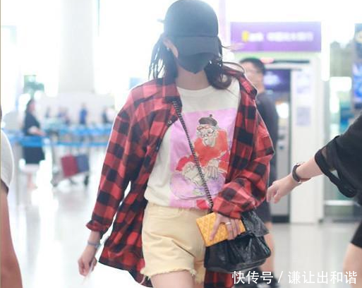 当90斤颖儿穿短裤撞上90斤关晓彤，干瘦和苗条差距一目了然！