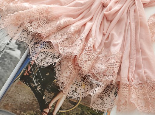 别看，看了会脸红!日本女在家就这样穿，清凉时髦女人味爆棚