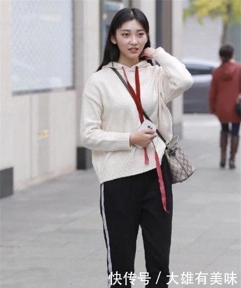  自带|街拍：清澈甜美，优雅浪漫的女神，清新脱俗自带气质