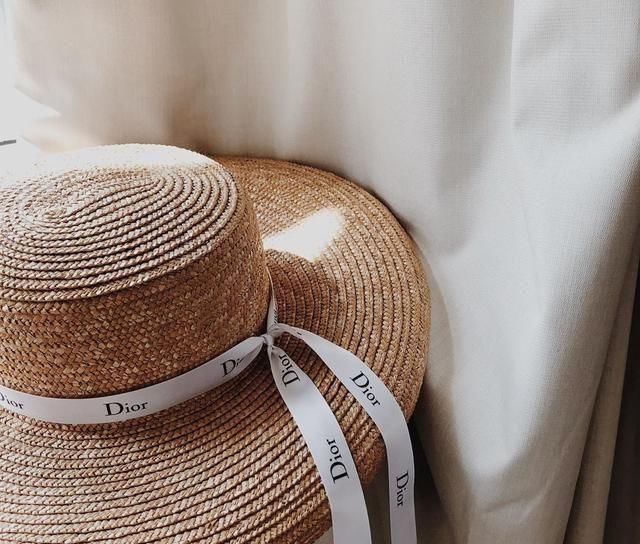 少女■不可以扔!Chanel、Dior 包裝彩带除开绑头发外,可以那样用