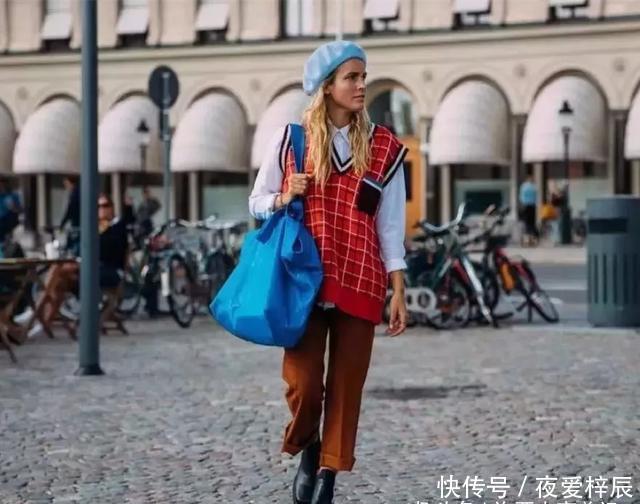 「卫衣」“卫衣”已经过时了,现流行的是“针织背心”,时髦显嫩很优雅