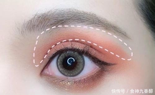 「粉底」这5个新手化妆误区,90%的人都犯过!难怪你的妆容越画越丑!
