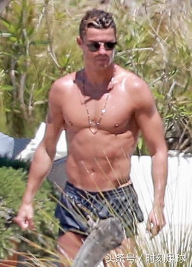 33岁的C罗身体却只有20岁，女友身材火爆，网友:你老婆真棒!