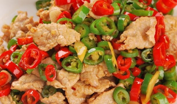 肉类食物■不管炒啥肉,别用淀粉腌制,换成“它”,肉质鲜嫩爽滑无腥味