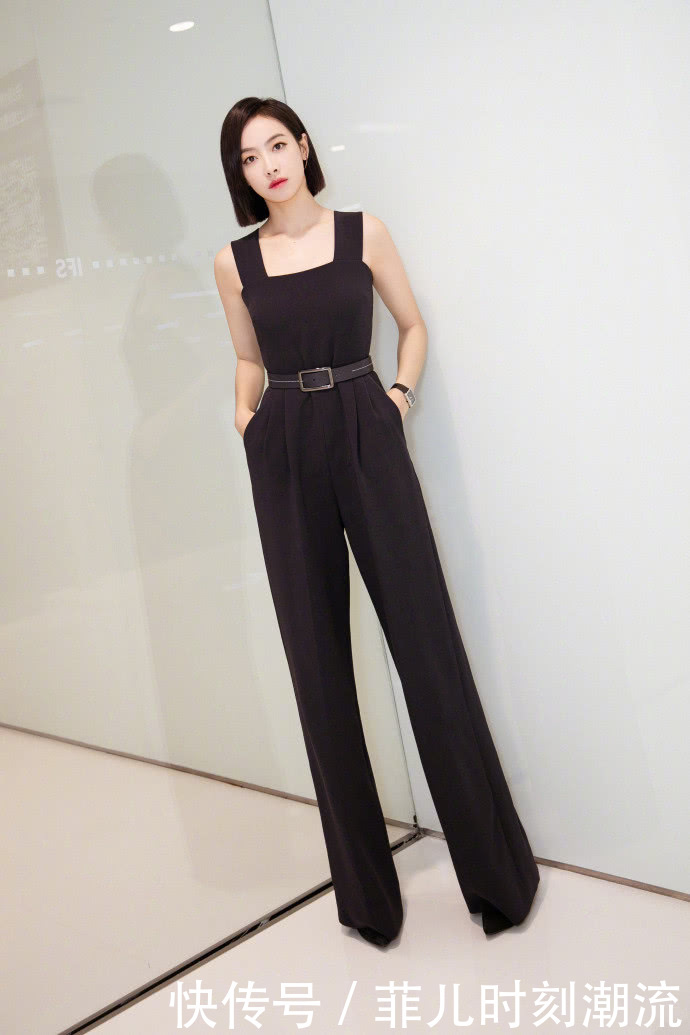 宋茜厉害了！这么紧的皮裤也要硬塞靴里，网友：显腿长呗！