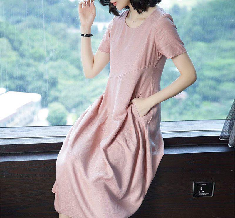 三伏天别穿旗袍了！试试今年流行的“铜氨丝裙”，高贵减龄还不贵