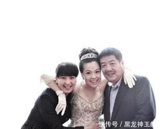 『高龄』从二人转演员,到如今48岁享正师级待遇,还为二婚老公高龄产子