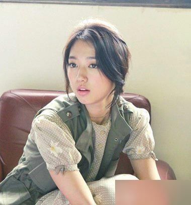 漂亮新颖的额头高的女生时尚马尾辫发型!