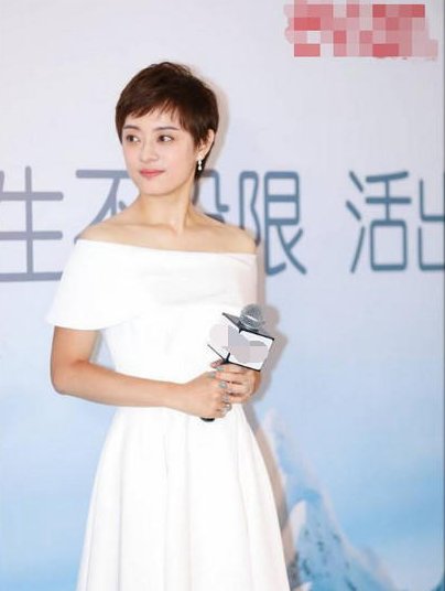 当孙俪和吴昕同穿一条裙子，终于见识到真正的“纸片肩”长啥样了