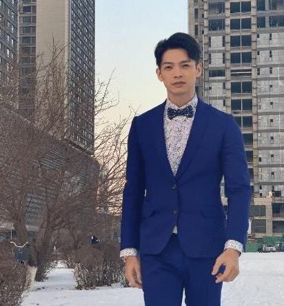  『高调』辰亦儒夫妇首次高调秀爱，相互恋爱十年，网友：果然不一般