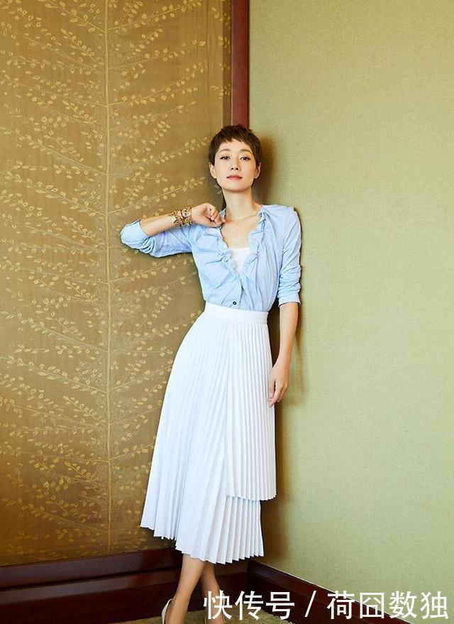  「马伊」44岁马伊琍翻车了，紧身皮裙勒出小肚腩，前凸后翘却更显尴尬